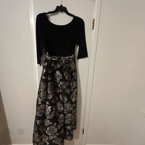 Jessica Howard Elegant Black Dress with Silver/Gold Accents